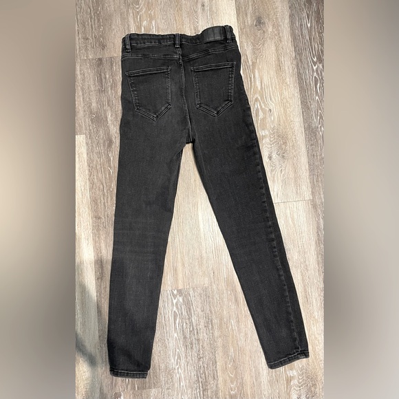 ZARA HIGH WAISTED JEANS - Picture 2 of 3